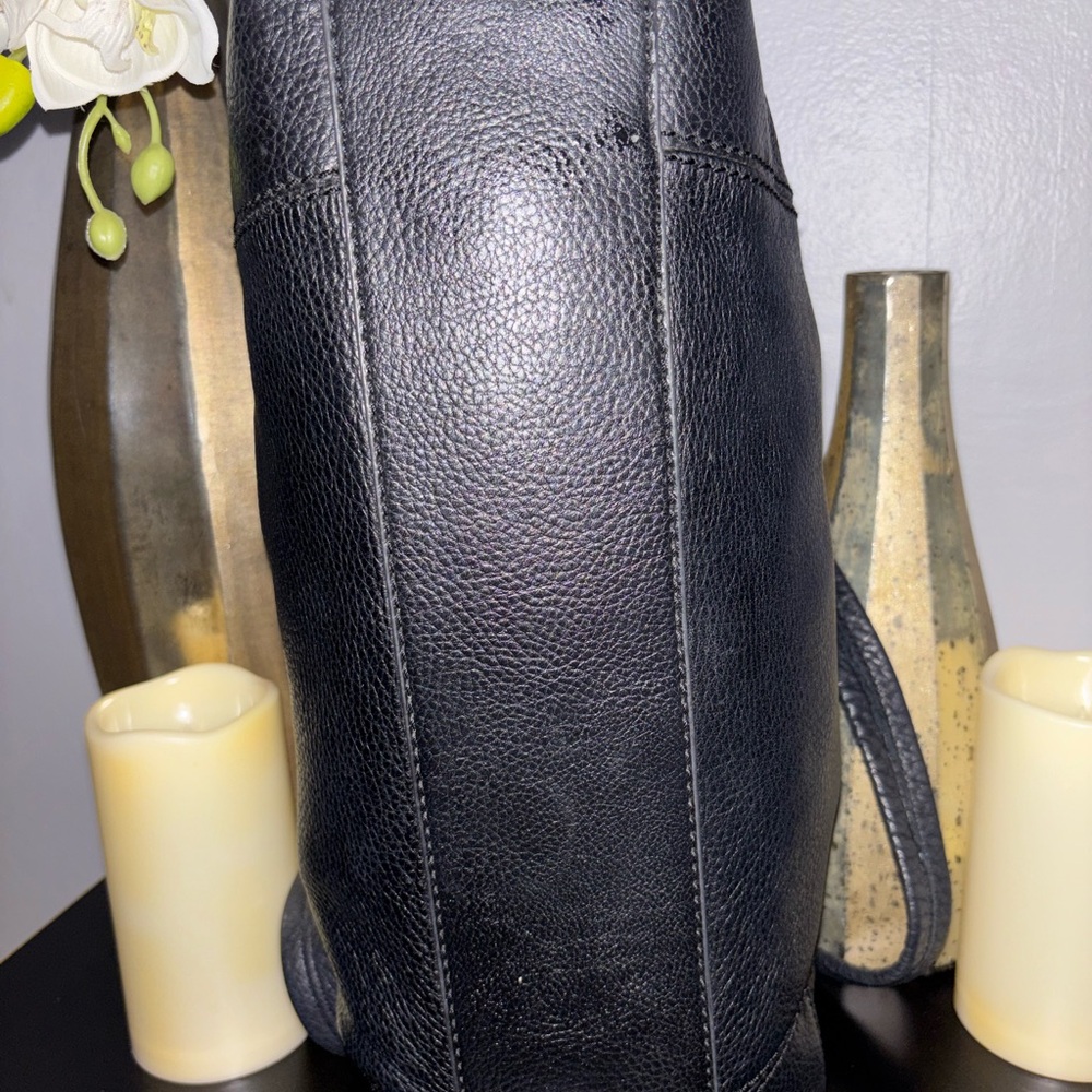 The Sak vintage pebbled black leather shoulder tote bag. Can fit a laptop. - Picture 8 of 11
